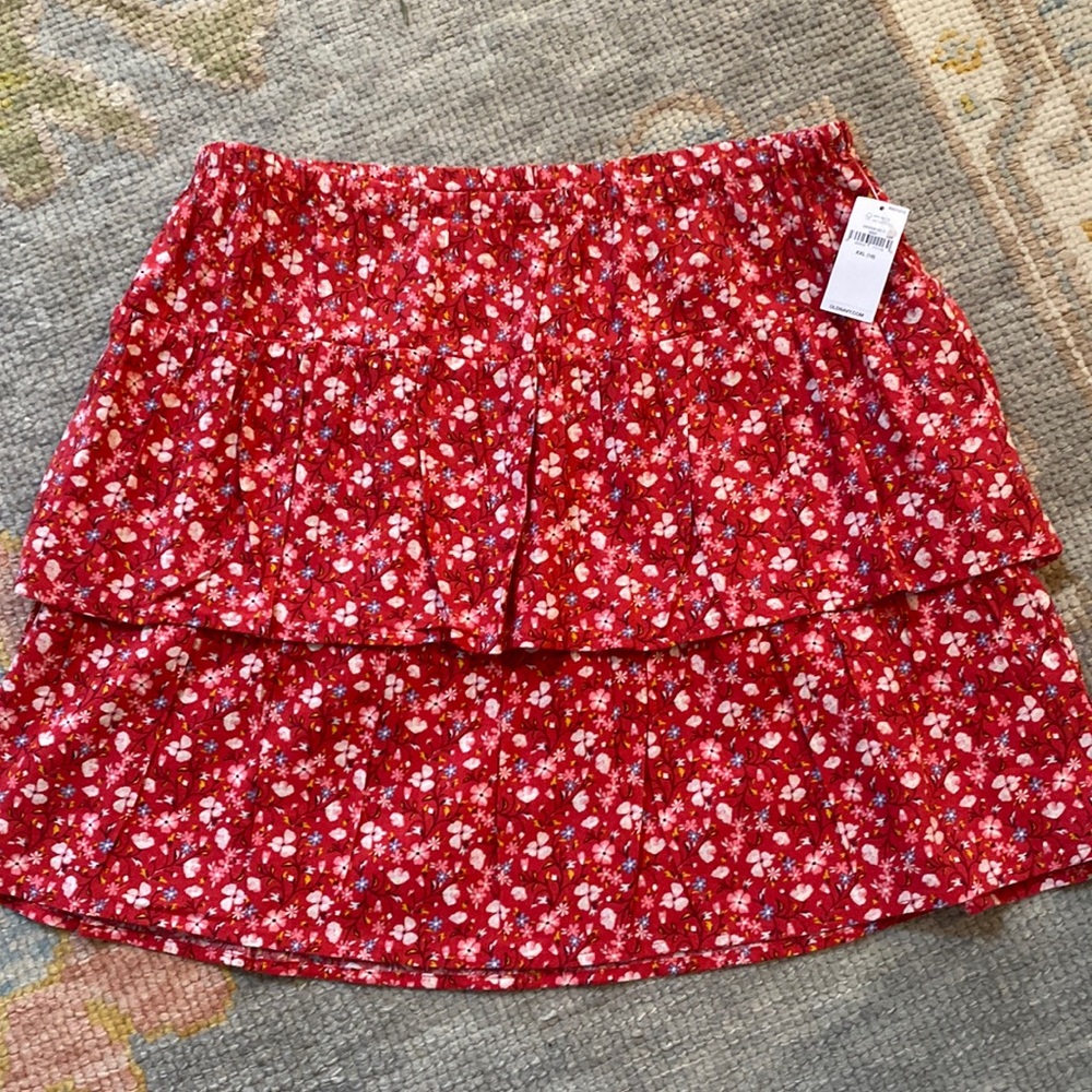 Old Navy new with tags tiered red skirt.  Sz XXL/18.